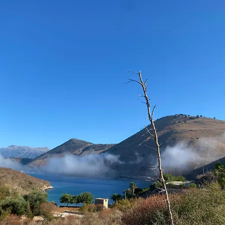 Hummingbird Pensjonat Qeparo